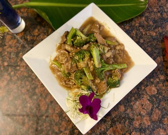 Order Pad Lad Na food online from Siam Garden Thai Restaurant store, St. Petersburg on bringmethat.com