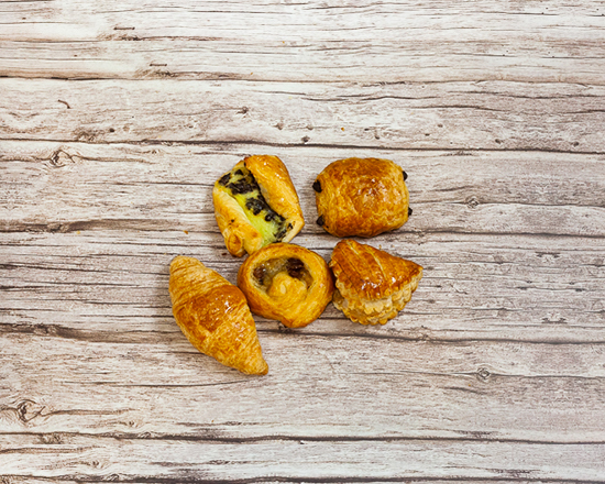 Plateau mini viennoiseries 12 pièces ( Croissants, Raisin, P. chocolat, Chaussons au P)
