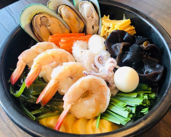 Order R13菌菇海鲜米线 seafood rice noodles with mushroom flavor soup  food online from 十秒到云南过桥米线 store, Rockville on bringmethat.com
