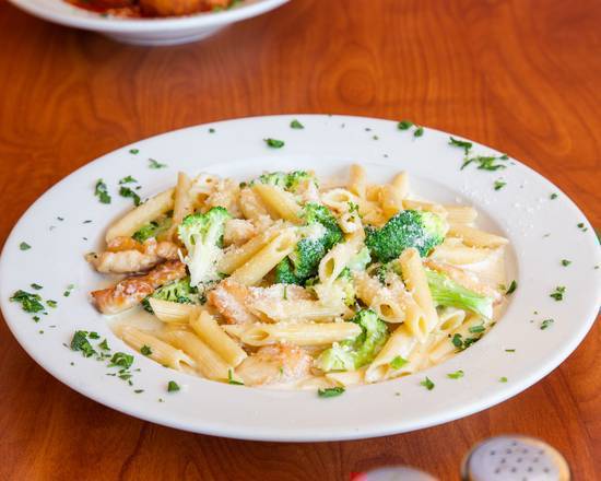 Order Chicken Ziti Broccoli Alfredo food online from Greenhouse Kitchen store, Brighton on bringmethat.com