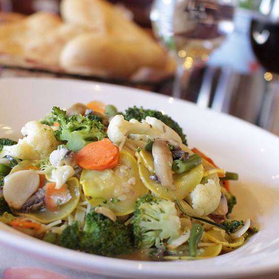Order Pasta Primavera. food online from La Piazza store, Merrick on bringmethat.com