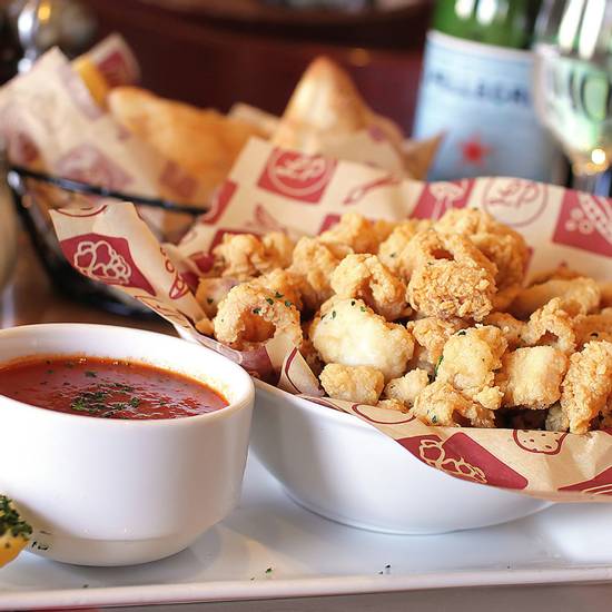 Order Calamari Fritti food online from Mama Theresa's store, Westbury on bringmethat.com