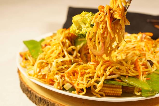 Order Lo Mein food online from Inchin Bamboo Garden store, Nashville on bringmethat.com