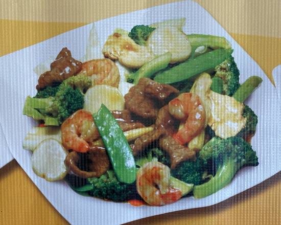 Order Triple Delight food online from Red Apple Chinese Restaurant store, Harahan on bringmethat.com