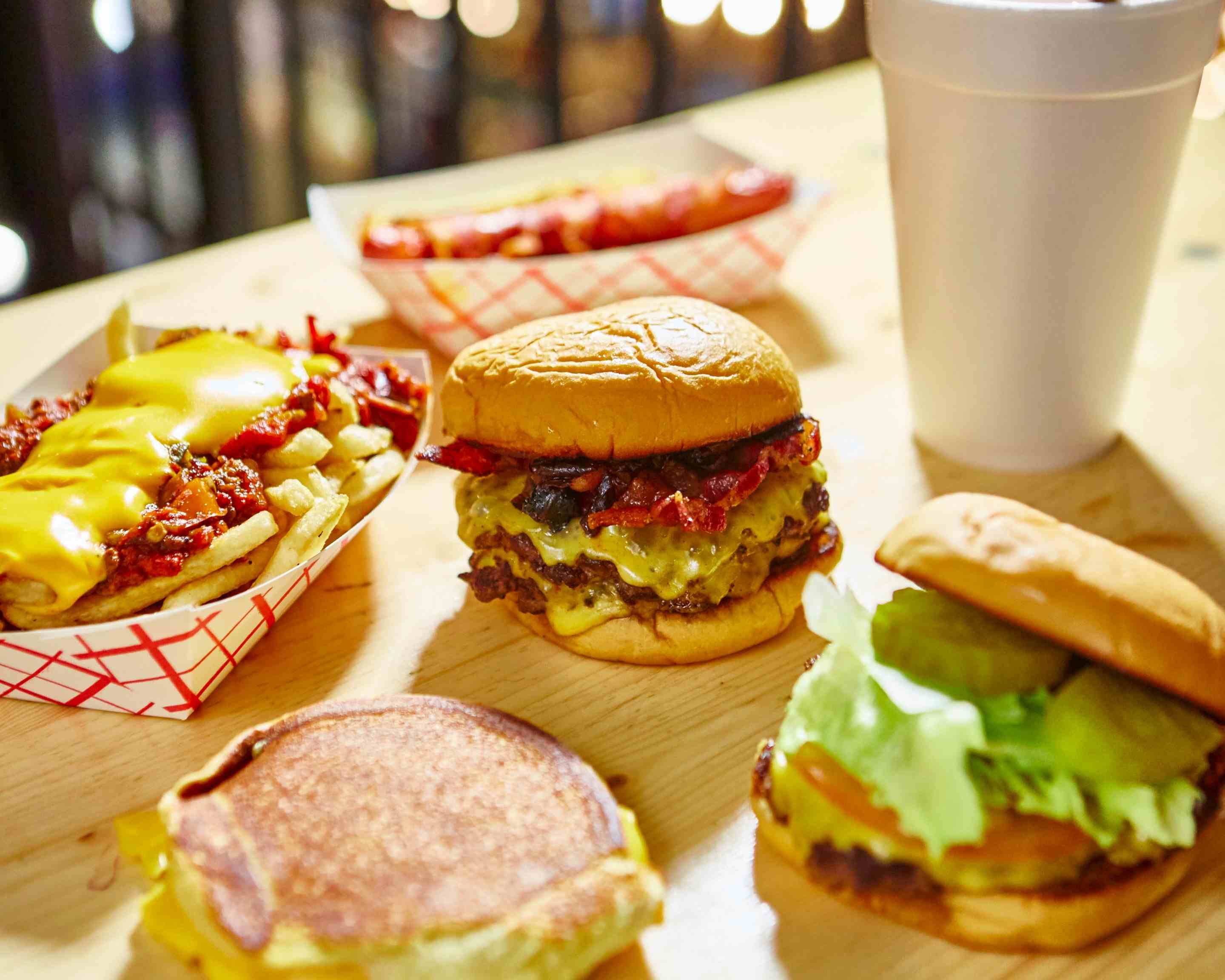 Hamburguesas al carbón Extra Grandes Estilo Torreón Menú a Domicilio