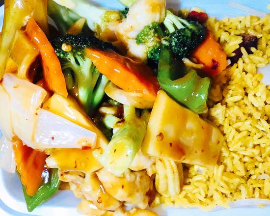 Order Chicken w. Garlic sauce food online from New Golden House store, Philadelphia on bringmethat.com