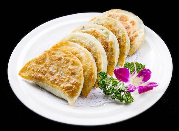 Order 韭菜盒子(6个） Pan-Fried Chinese Chives Pocket (6 pcs) food online from Min Chef store, Tustin on bringmethat.com