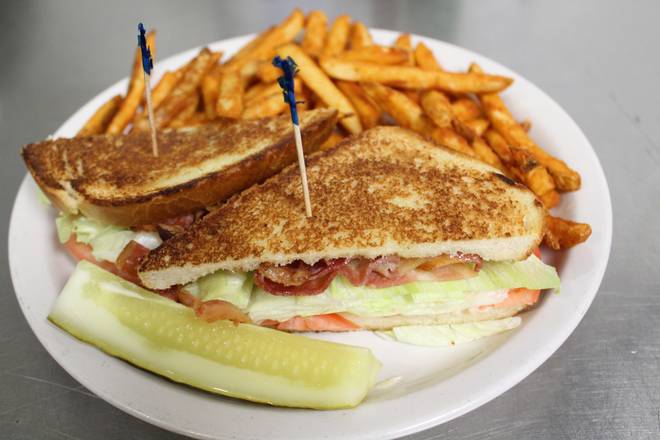 Order BLT Sandwich food online from Cousins Pizza Pub store, ROSELLE on bringmethat.com
