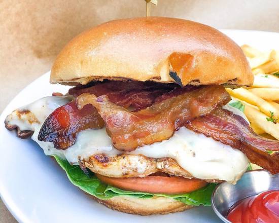 Order GRILLED CHICKEN SANDWICH food online from NOA Cafe store, Miami on bringmethat.com
