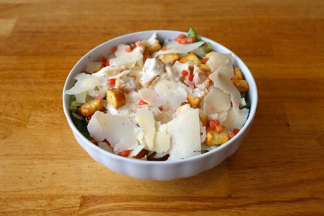Order Laura Salad food online from Mister O1 store, Naples on bringmethat.com