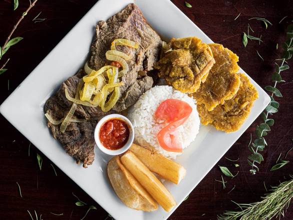 Order Bistec Encebollado food online from La Parrilla Latin Food Llc store, Chicago on bringmethat.com