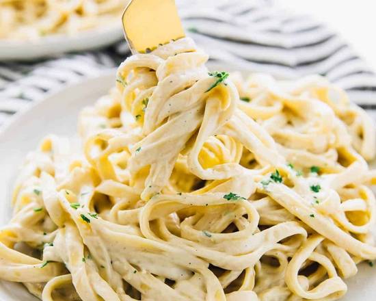Order Alfredo Pasta food online from Mama Mia Italian Cuisine store, Knoxville on bringmethat.com