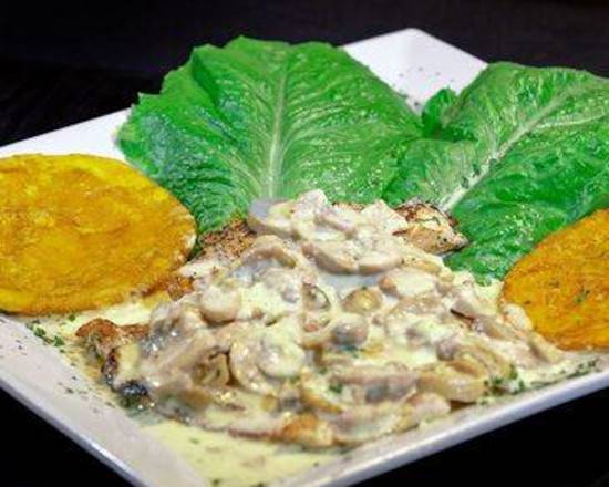 Order Pechuga De Pollo en Champiñones food online from El Mayoral De Sunset store, Miami on bringmethat.com