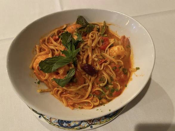 Order Linguine ai Gamberi food online from Trattoria Luna store, Miami on bringmethat.com