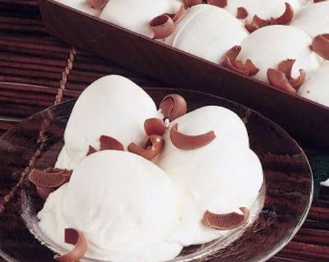 Order Profiteroles Tray in Vanilla Cream food online from Lb Cake Stop store, Baldwin Park on bringmethat.com