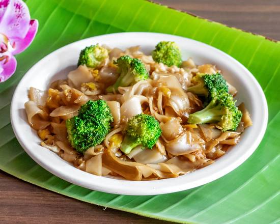 Order Pad Se-Ew Noodles (Mild) food online from Lucky House Thai Cuisine store, Berkeley on bringmethat.com