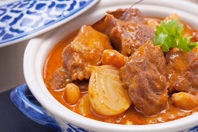 Order Massaman Curry food online from Sno Thai Restaurant store, Snoqualmie on bringmethat.com