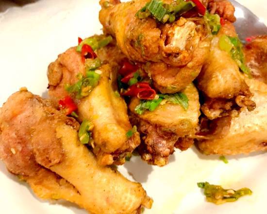 Order Salt Baked Chicken Wings (8 pcs) food online from Shiao Lan Kung Restaurant store, Philadelphia on bringmethat.com