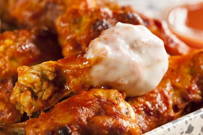 Order 7 Wings food online from Est Est Est Pizza store, New Haven on bringmethat.com