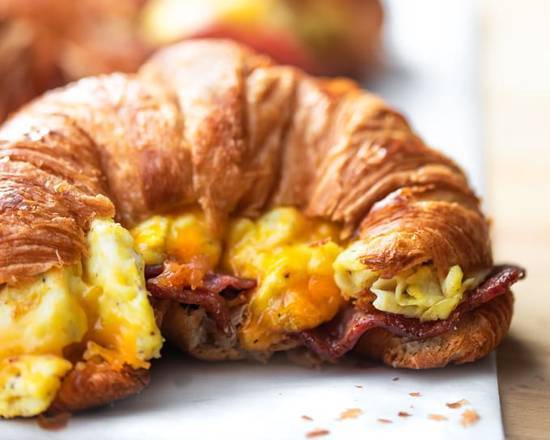 Order Bacon Eggs Cheese & Hashbrown on Croissant  food online from Brooklyn Bagel Boys store, New York on bringmethat.com