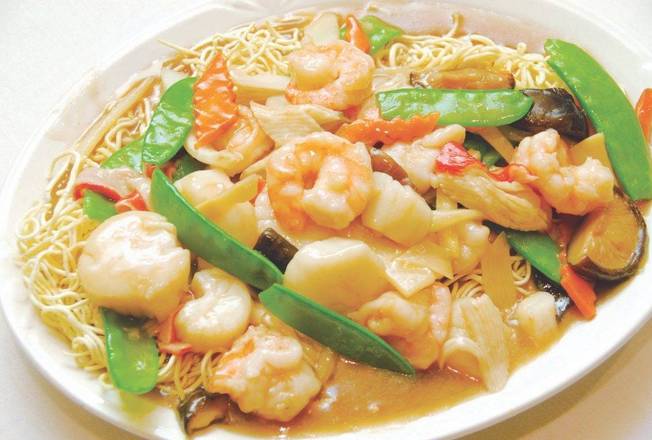 Order Seafood Pan Fried Noodle 海鲜两面黄 food online from Tom's 2 Kitchen store, Hicksville on bringmethat.com