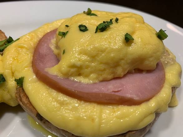 Order Egg Benedict food online from Legacy Kitchen Craft Tavern store, New Orleans on bringmethat.com