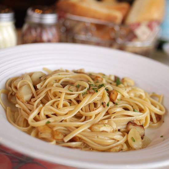 Order Pasta Garlic & Oil food online from La Piazza store, Merrick on bringmethat.com