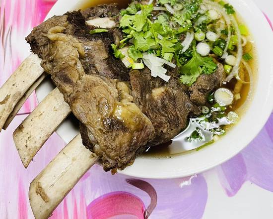 Order P14. Beef Rib Noodle Soup/ Phở Sườn Bò food online from Pho Binh Minh store, Maple Valley on bringmethat.com