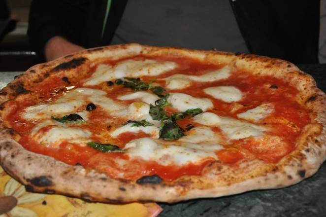 Order LARGE 16" MARGHERITA CLASSIC food online from Portofino italian restaurant store, Charlotte on bringmethat.com