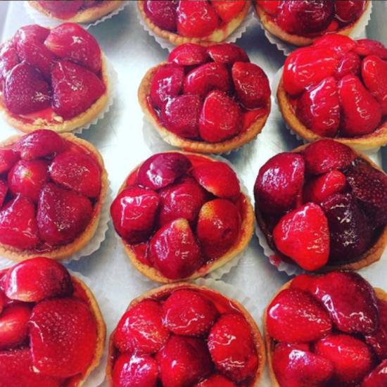 Order Fresas Tartaletas food online from Moises Bakery store, Miami on bringmethat.com