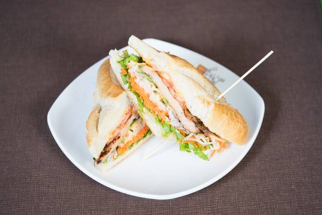 Order Classic Vietnamese Sandwich (클래식 베트남 샌드위치) food online from Pho32 Shabu Shabu store, Palisades Park on bringmethat.com