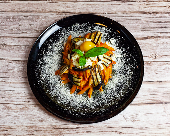 Pâtes à la provençale avec dessert et boisson