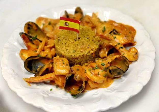 Order Mariscos en Crema de Camarones food online from Dali Restaurant & Tapas Bar store, Somerville on bringmethat.com