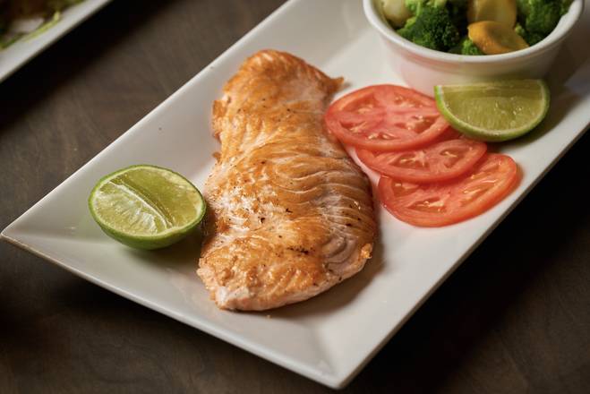 Order Filete de Salmón Saludable food online from Latin Cafe 2000 store, Miami on bringmethat.com