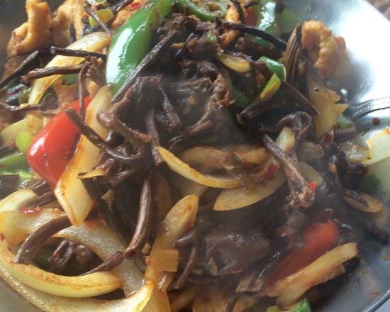 Order 66. Spicy Chicken with Tea Plant Mushroom in Hot Wok food online from Mulan Asian Bistro store, Memphis on bringmethat.com