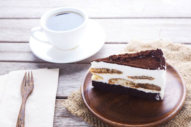 Order Oreo Mousse Cake 奥利奥蛋糕 food online from Kyoto Sukiyaki 京都壽喜燒 store, New York on bringmethat.com