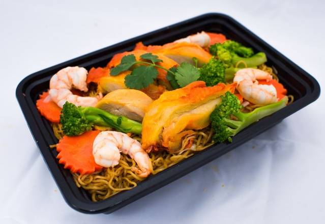 Order Shrimp and Chicken Chow Mein food online from J&Q Vietnamese Sandwiches store, Anaheim on bringmethat.com