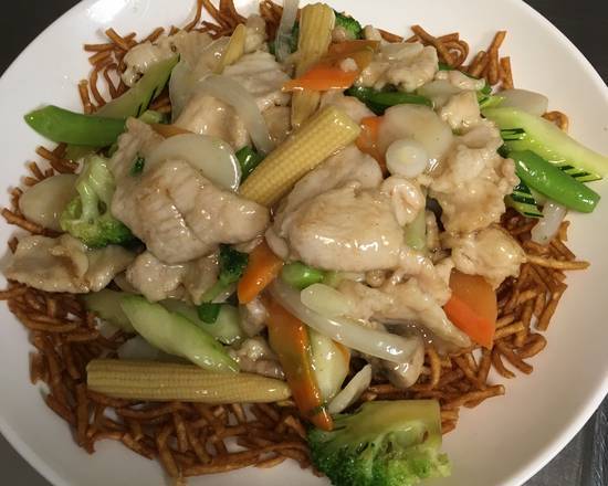 Order Chicken Chow Mein food online from Mulan Asian Bistro - Houston Levee store, Germantown on bringmethat.com