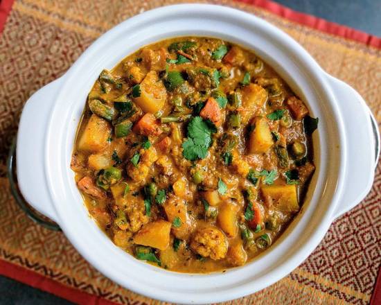 Order Mix Veg Curry food online from Desi Chops store, Chicago on bringmethat.com