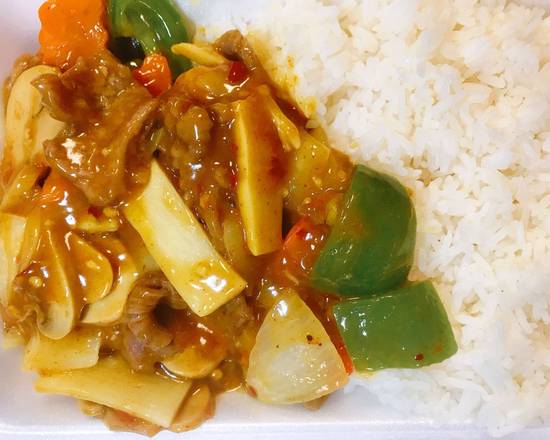 Order Curry Beef w. Onion food online from New Golden House store, Philadelphia on bringmethat.com