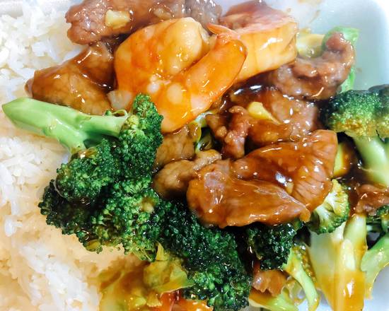 Order Beef & Shrimp w. Broccoli  food online from New Golden House store, Philadelphia on bringmethat.com