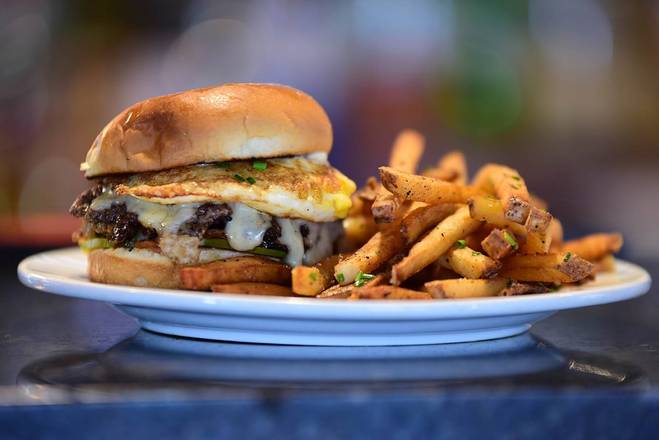 Order Burger (Burger, Burger) (4 oz) food online from Common Pub store, Detroit on bringmethat.com
