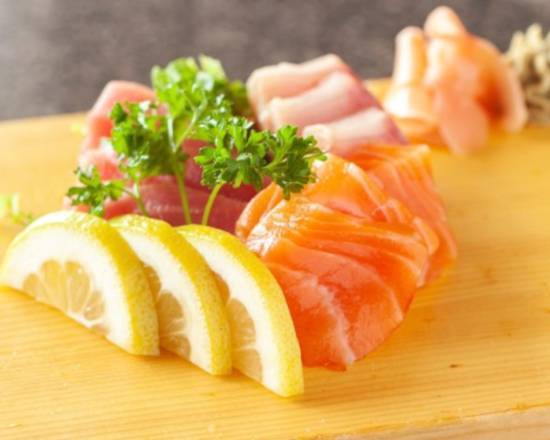 Order Combination Sashimi w/Seaweed Salad food online from #35 store, Seattle on bringmethat.com