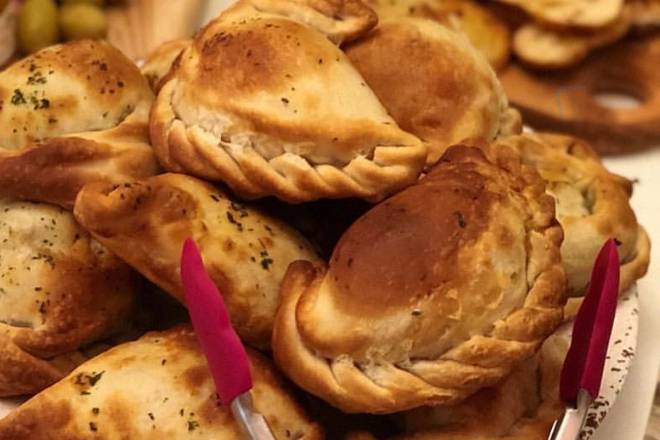 Order Spinach Empanadas food online from Raffa’s Cupcakes store, Miami on bringmethat.com