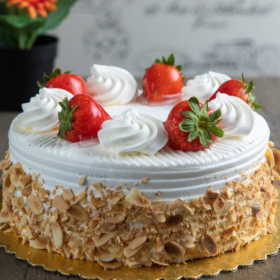 Order Charlotte Cake food online from Don Pan International Bakery store, Miami on bringmethat.com