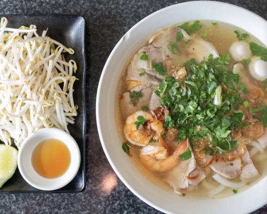 Order Bánh Canh Thịt Giò Heo "Trảng Bàng" food online from Quan Mii Fountain Valley store, Fountain Valley on bringmethat.com