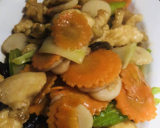 Order Chicken Cashew Nuts (Gai Ma Muong) food online from Sea Siam store, Pinecrest on bringmethat.com