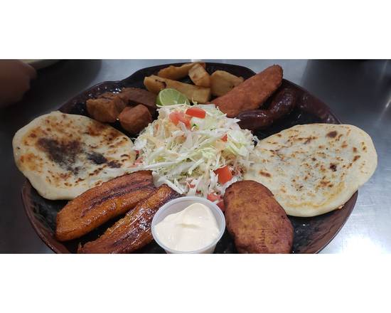 Order Platillo Sampler food online from El Metapaneco store, Los Angeles on bringmethat.com