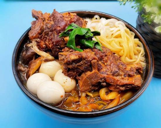 Order 红烧大骨米线 Special pork bone rice noodle soup food online from Fashion Wok store, Sunnyvale on bringmethat.com