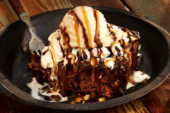 Order Mississippi Brownie food online from Logan's Roadhouse store, Fayetteville on bringmethat.com